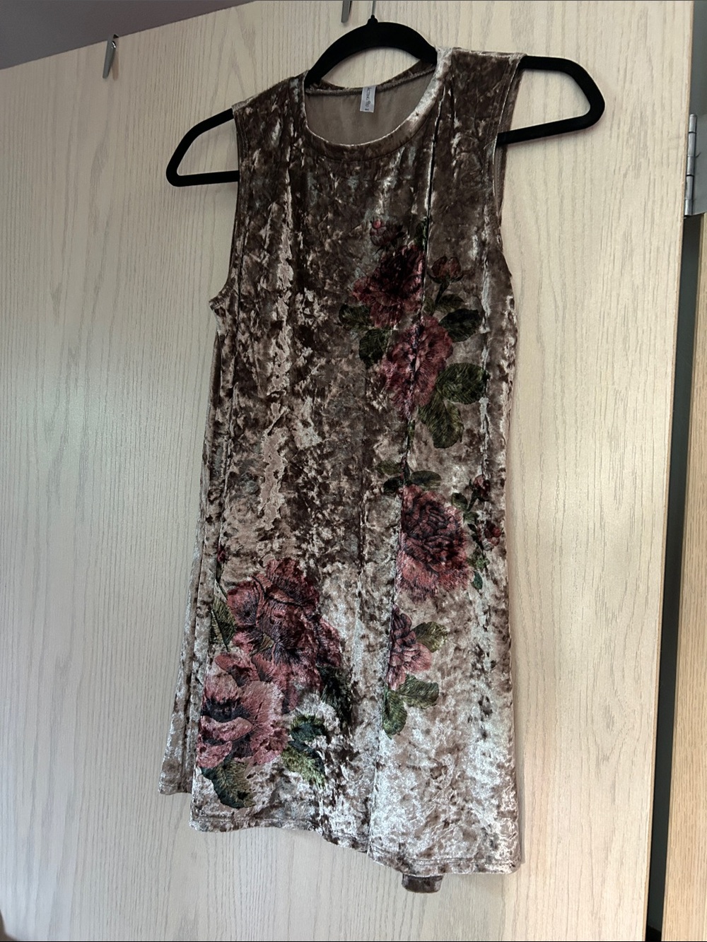 Acting Pro Taupe Velveteen Top with Pink Rose Motif